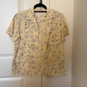 3/ $35 💸  Vintage Jones New York Sport Floral Button Down Shirt